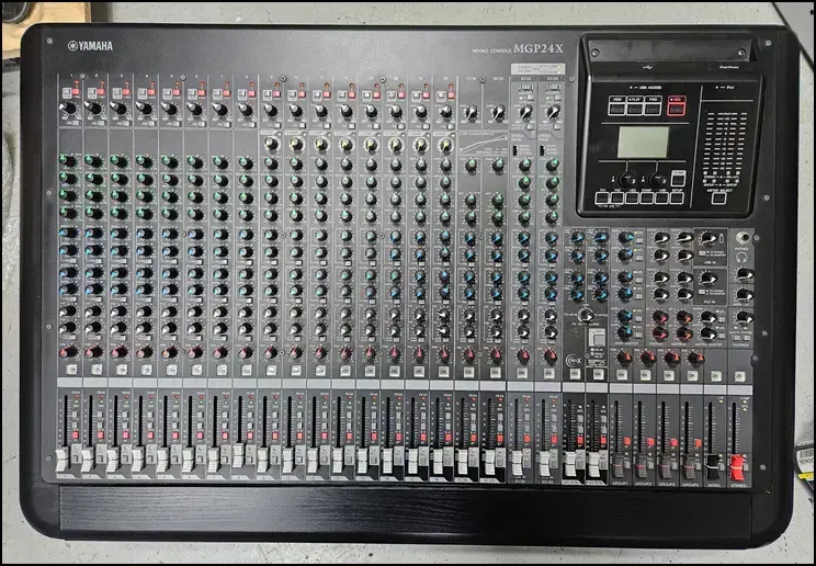 야마하(YAMAHA) MGP24X 중고 아날로그 믹싱 콘솔 | 브랜드 중고거래